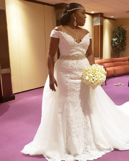 Plus Size Wedding Dresses with Detachable Train Off The Shoulder Lace Appliqued Luxury Mermaid Wedding Dress Sweep Train Beach Bridal Gowns
