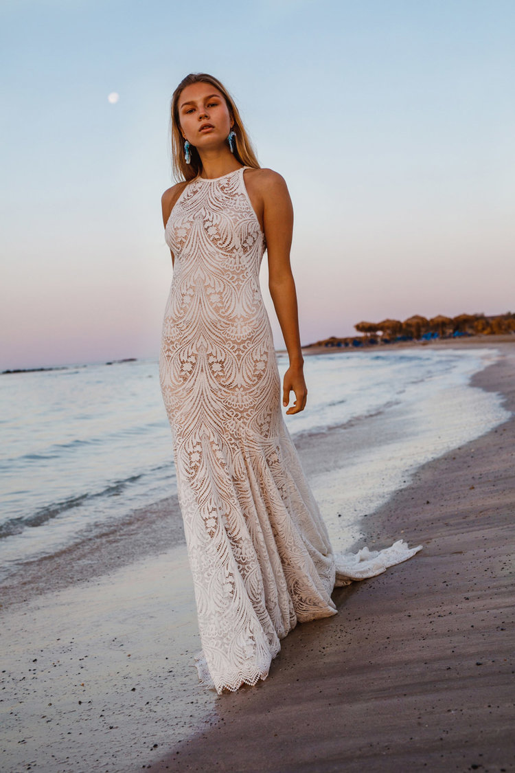 2019 Mermaid Wedding Dresses Jewel Neck Lace Appliqued Sweep Train Hollow Back Bohemian Wedding Dress Custom Plus Size Country Bridal Gowns