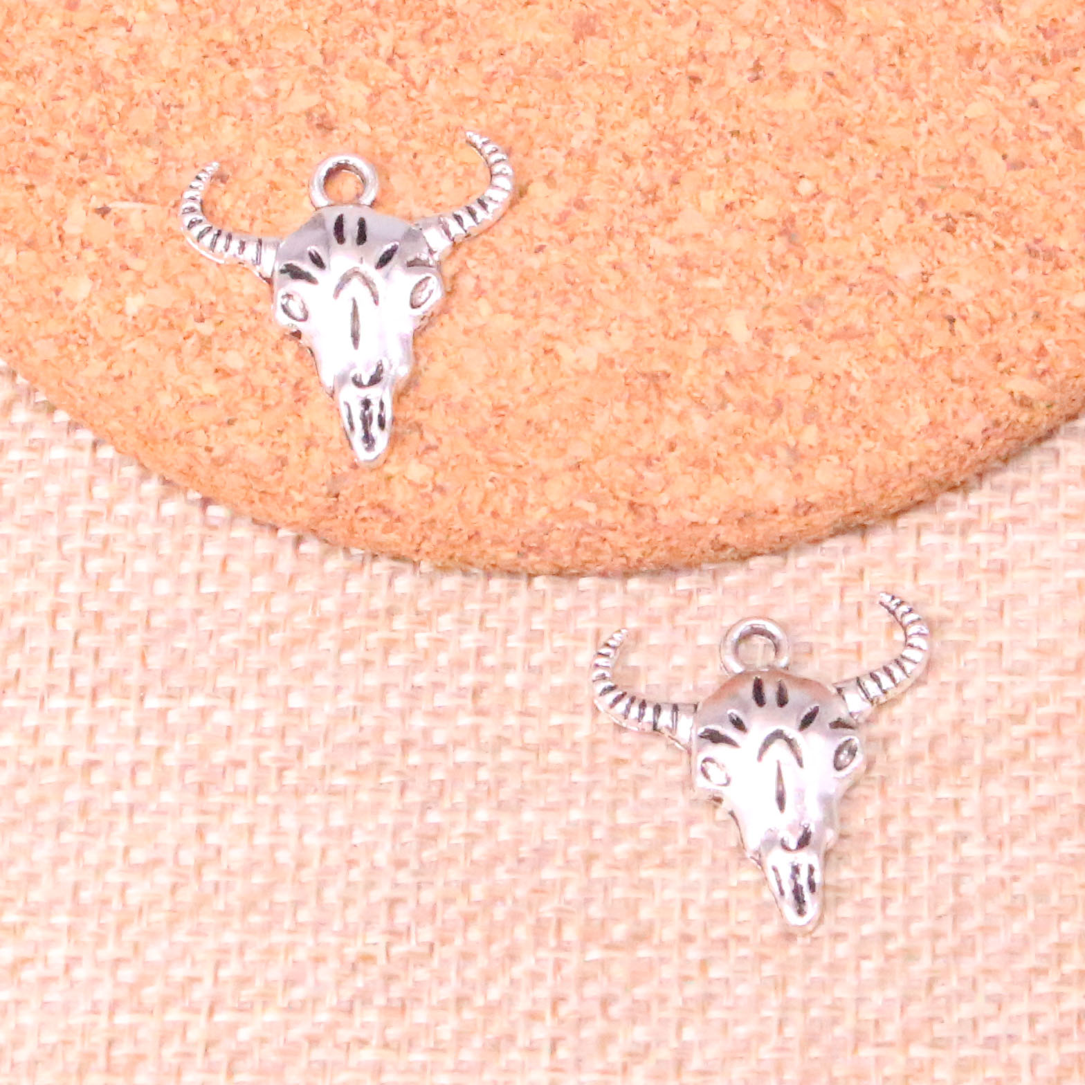 109pcs Charms skull bull ox 21*20mm Antique Making pendant fit,Vintage Tibetan Silver,DIY Handmade Jewelry, Bronze;silver
109pcs Charms skull bull ox 21*20mm Antique Making pendant fit,Vintage Tibetan Silver,DIY Handmade Jewelry, Bronze;silver