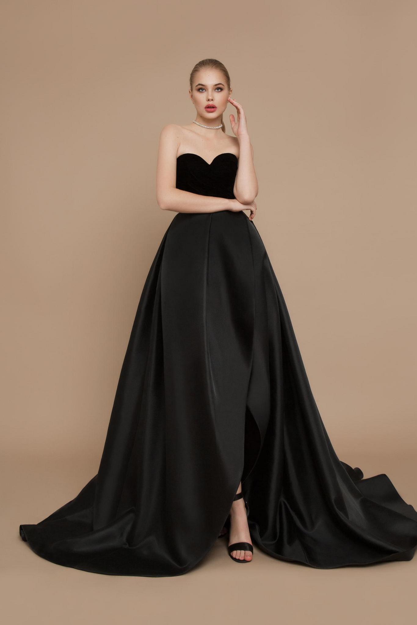 Riccasposa Black Satin Evening Dresses Sweetheart Neck Front Split Prom Gowns Sweep Train Backless Formal Party Gowns