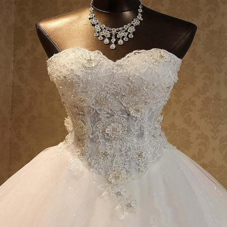 New Ball Gown Wedding Dresses Extravagant Beaded Crystal Applique White Ivory Custom Sweetherat Tulle Lace Princess Bridal Wed Gowns