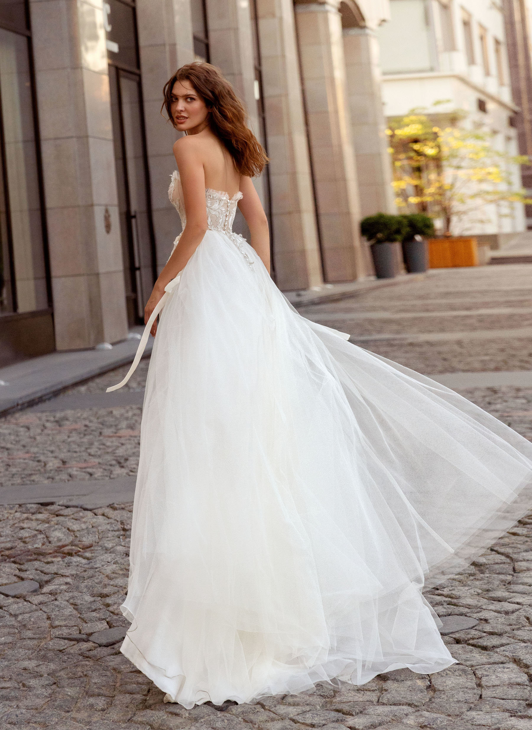 2020 Papilio A Line Wedding Dresses Strapless Ribbon Beads Appliques Tulle Wedding Dresses Sweep Train Vestidos De Novia