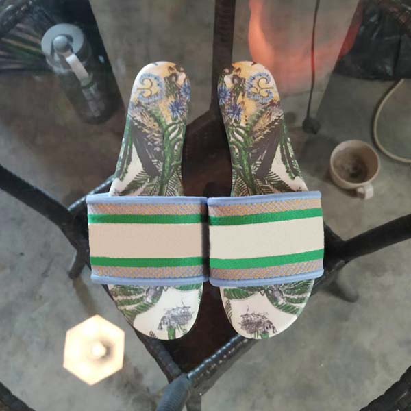High Quality2020Superior quality Luxury designer beach slippers Embroidery letters leather mules Leather sole Ladies Princetown Sandals, Blue
High Quality2020Superior quality Luxury designer beach slippers Embroidery letters leather mules Leather sole Ladies Princetown Sandals, Blue
