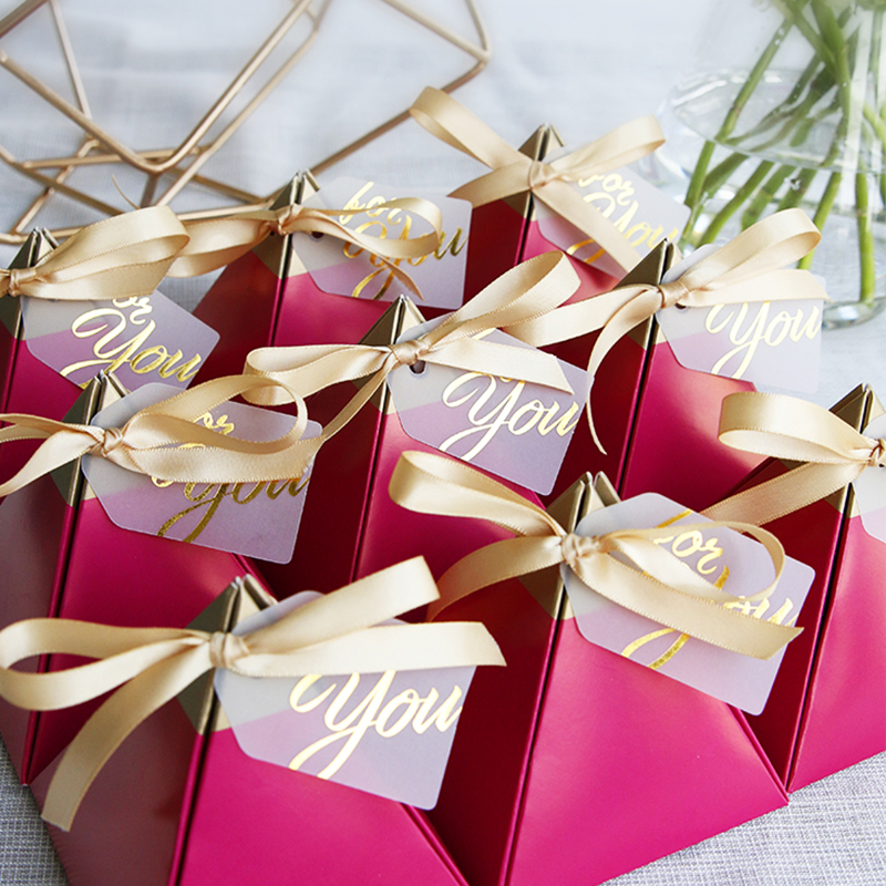 Double-sided Triangular Pyramid Sweet Candy Box Wedding Favors Paper Gift Boxe Chocolate Gift Bag Packing Box Wedding Decoration
Double-sided Triangular Pyramid Sweet Candy Box Wedding Favors Paper Gift Boxe Chocolate Gift Bag Packing Box Wedding Decoration