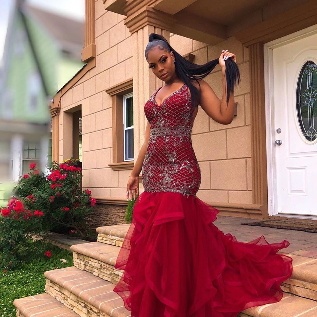 Mermaid Stunning Beaded Prom Dresses Appliqued V Neck Lace Formal Dress Tulle Sweep Train Plus Size Sequined Evening Gowns