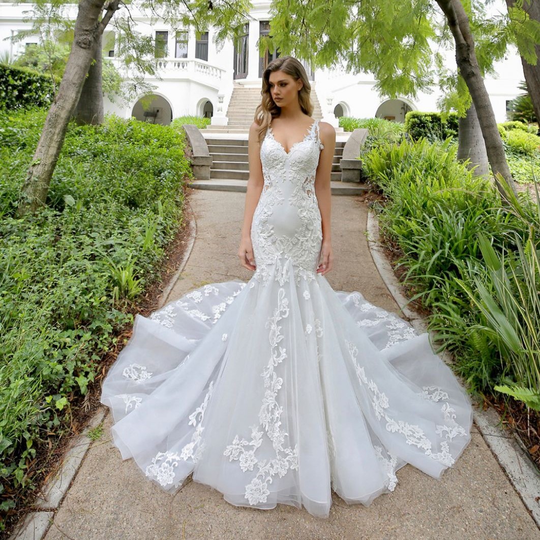 Backless Flawless Mermaid Wedding Dresses V Neck Lace Bridal Gowns Tulle Sweep Train Appliqued Trumpet Robe De Marie