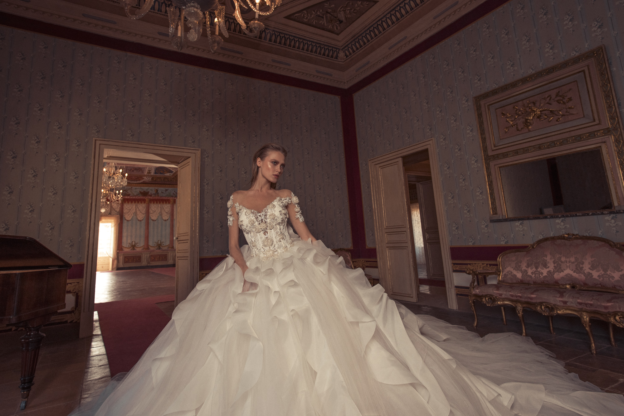 Julia Kontogruni Vintage 2019 Wedding Dresses Long Sleeve Lace Appliques Beads Ruffles Backless Chapel Train Bridal Gowns robe de mariée