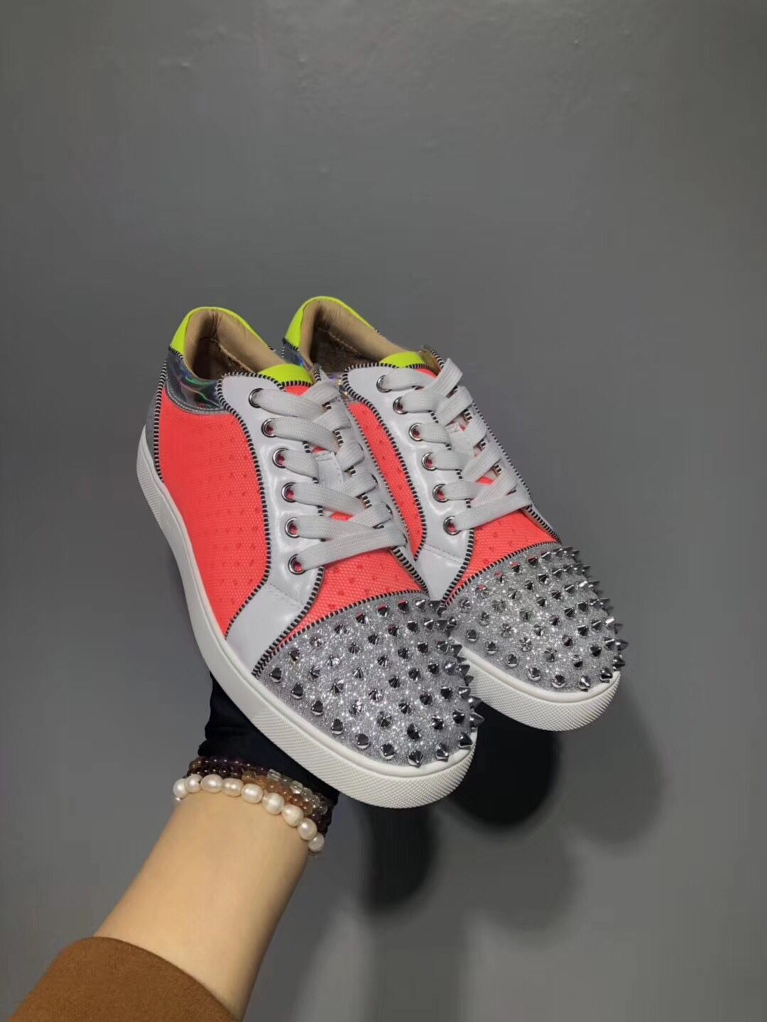 Designer fashion Brand Red Bottom Studded Spikes Flats shoes Men Women glitter Lovers Genuine Leather casual Party Wedding Sneakers 35-47, 10
Designer fashion Brand Red Bottom Studded Spikes Flats shoes Men Women glitter Lovers Genuine Leather casual Party Wedding Sneakers 35-47, 10