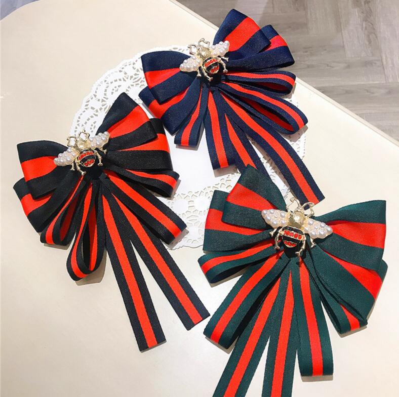 2020 new bow tie bow flower Korean version of the college style bee stripes big bow tie pin brooch uniform shirt accessories women
2020 new bow tie bow flower Korean version of the college style bee stripes big bow tie pin brooch uniform shirt accessories women