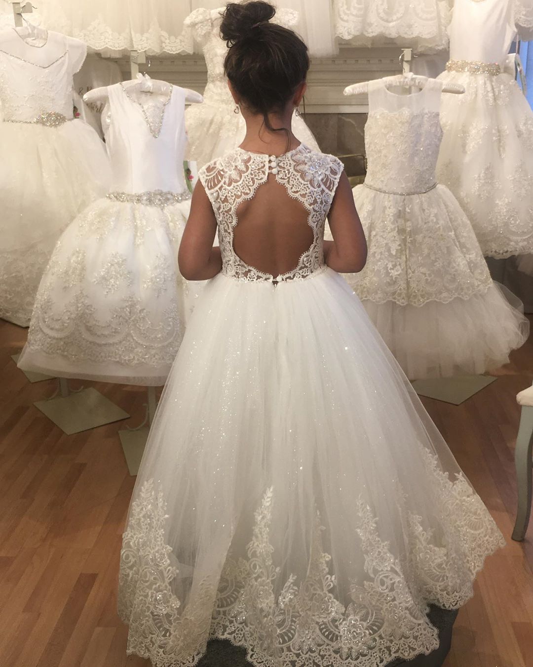 Cheap Lace Crystals Flower Girl Dresses Backless A-line Tulle Little Girl Wedding Dresses Vintage Communion Pageant Dresses Gowns F153