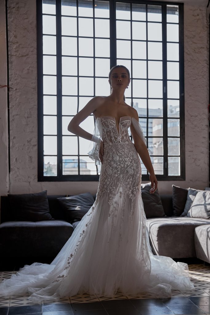 Julie Vino Mermaid Wedding Dresses With Detachable Train Off Shoulder Lace Appliques Bridal Gowns Backless Sweep Train Beach Wedding Dress