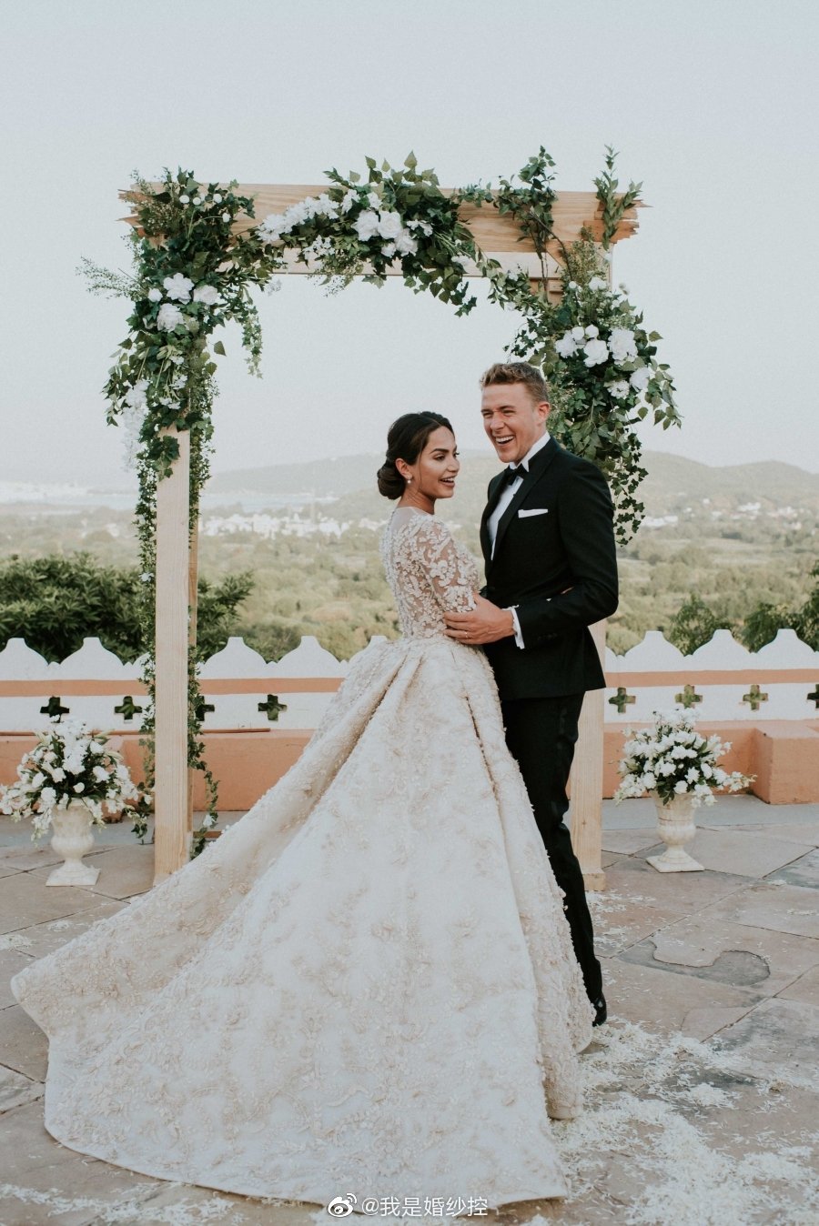 Embroidery High Low Wedding Dresses Bridal Gowns Lace Beads A Line Robe De Mariee Custom Made Jewel Neck Long Sleeve Wedding Gowns