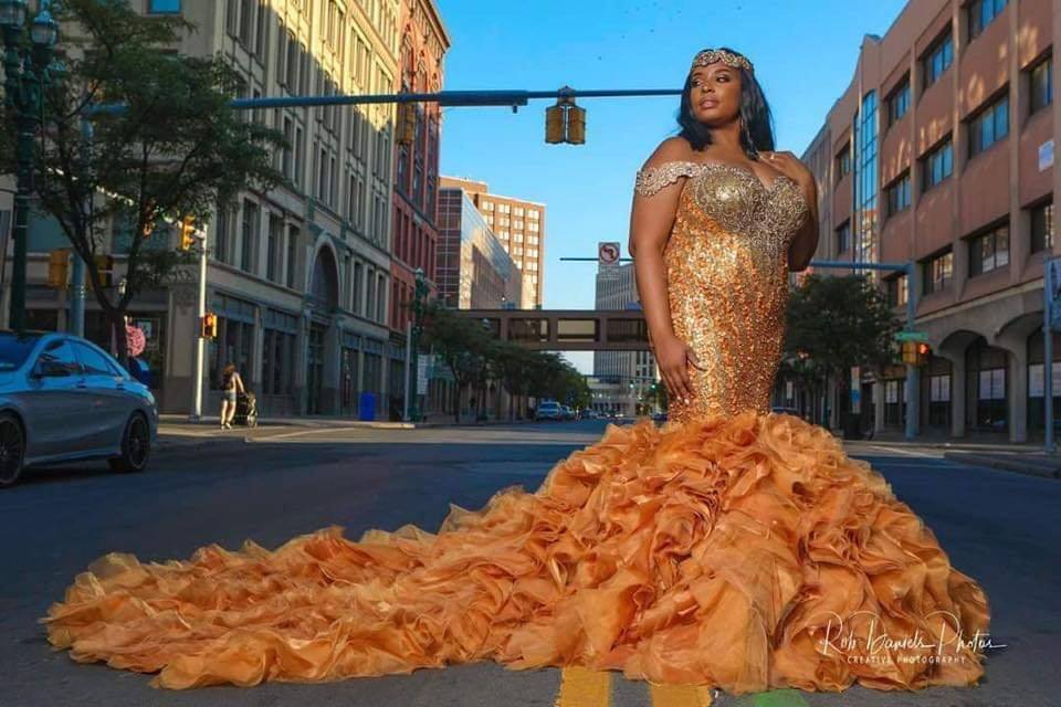 Sparkly Plus Size Mermaid Prom Dresses Off Shoulder Lace Sequins Ruffles Evening Gowns Pageant Party Dress Special Occasion Gown