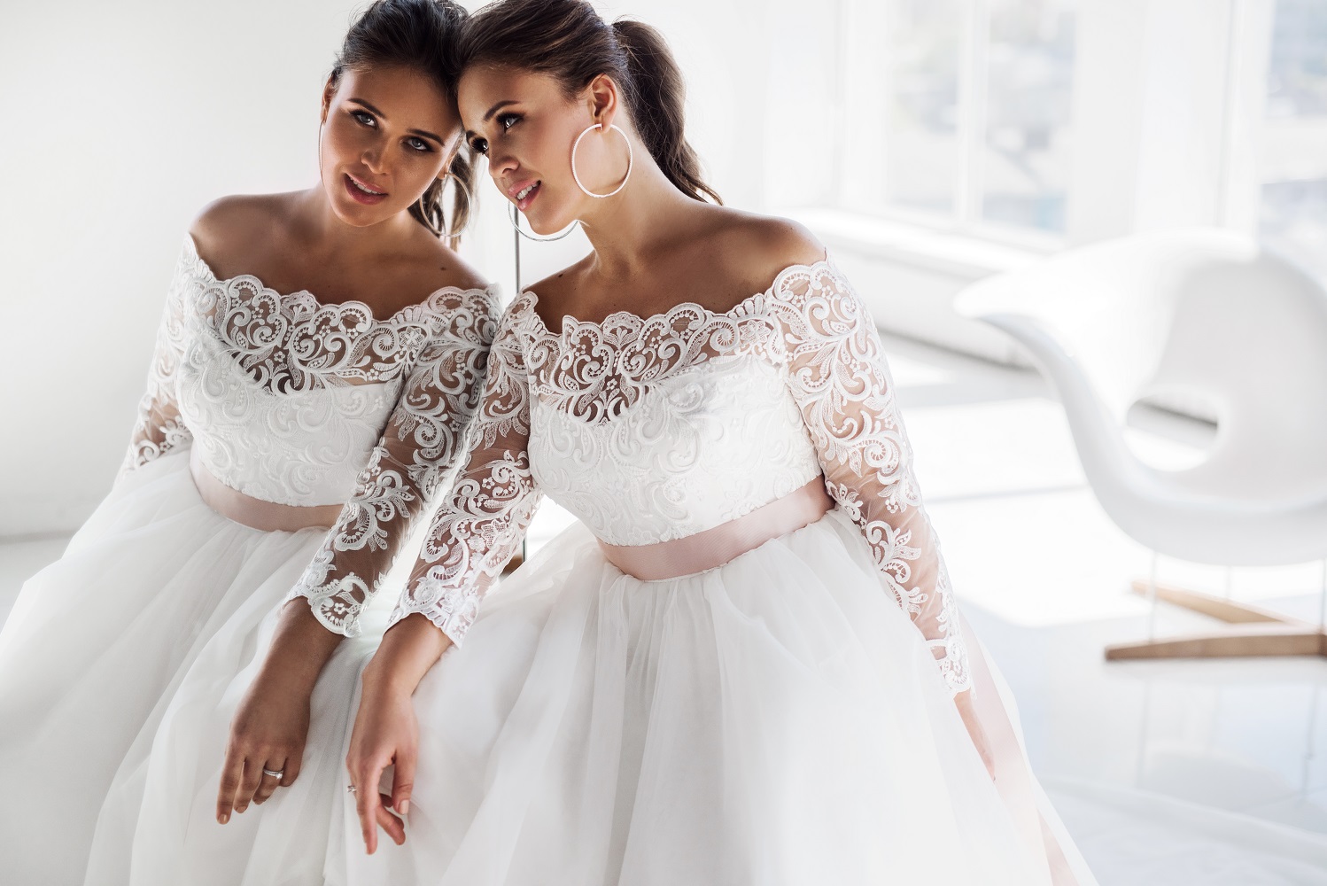 2019 Elegant Plus Size Wedding Dresses Off The Shoulder Lace Appliqued Sash Long Sleeve Wedding Dress A Line Sweep Train Boho Bridal Gowns