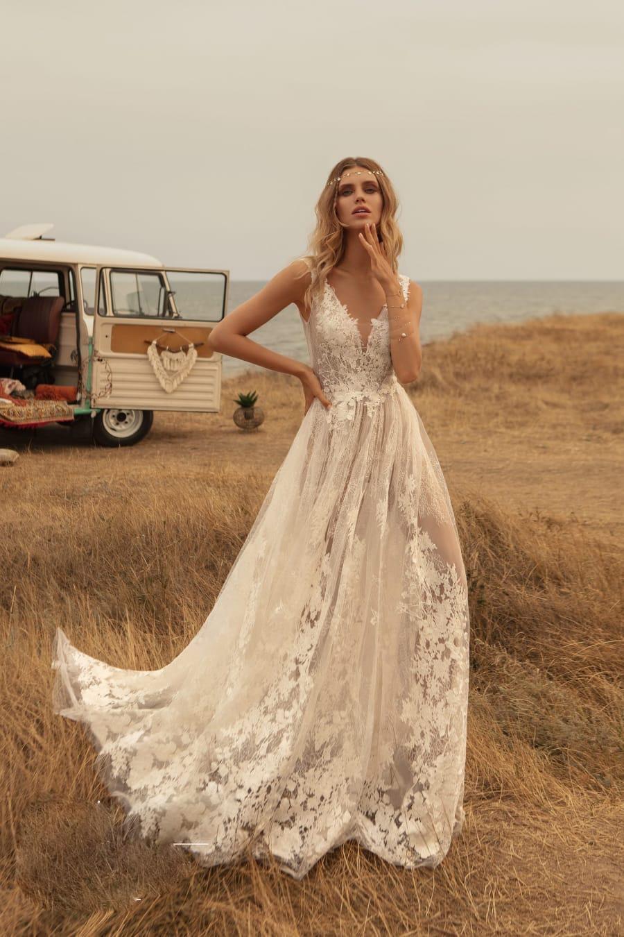 sexy newest wedding dresses v neck lace appliqued bridal gown boho country a line wedding dress robes de marie