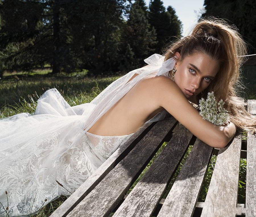 2020 Modest Birenzweig A Line Wedding Dresses Halter Sleeveless Backless Lace Applique Bow Wedding Gowns Sweep Train robe de mariée