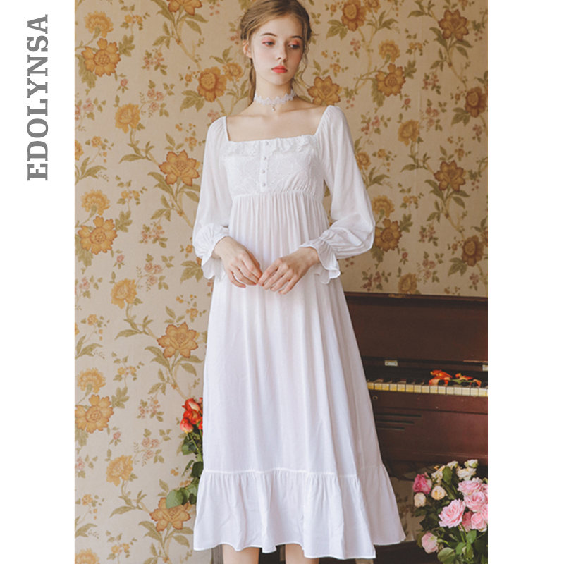 2019 Autumn Sleepwear Retro White Cotton Nightgown Plus Size Women Home Wear Night Dress Ladies Nightwear Lingerie Nighty T537
2019 Autumn Sleepwear Retro White Cotton Nightgown Plus Size Women Home Wear Night Dress Ladies Nightwear Lingerie Nighty T537