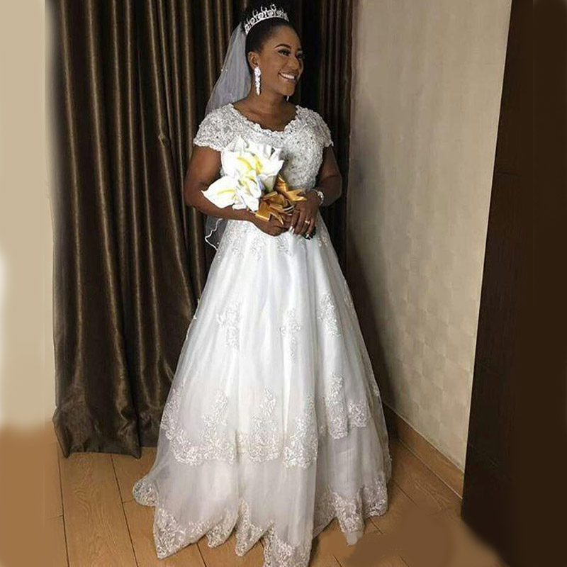 Vintage A Line Wedding Dress With Short Sleeves Lace Up Beadings Wedding Dresses Custom Made Lace Appliques Bridal Wedding Dress
