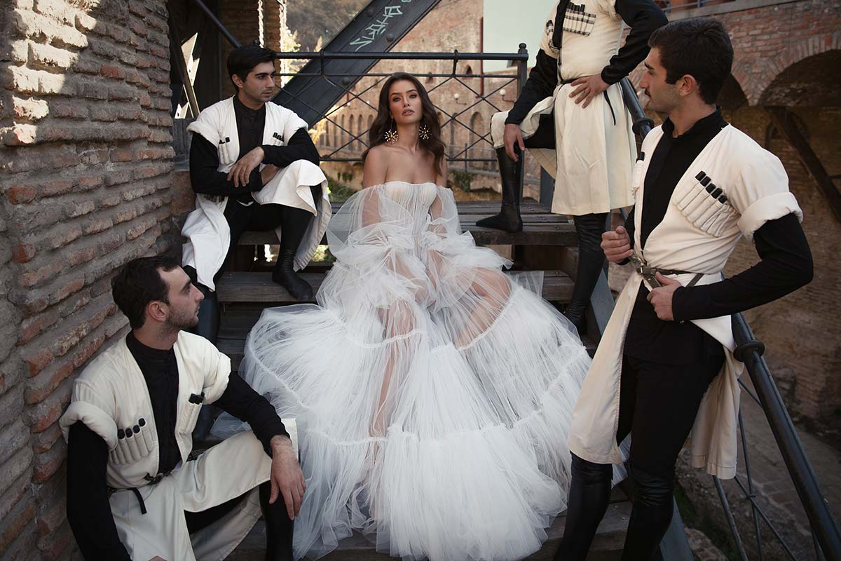 A Line Wedding Dresses Tulle Illusion Strapless Wedding Dress Datachble Slevees Custom Made Backless Sexy Robes De Mariée