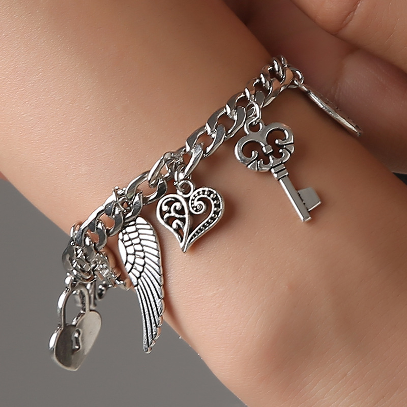 Charm Bracelets 2021 Women Fashion Earrings Creative Hand Jewelry Alloy Bracelet Electroplated Ancient Silver
Charm Bracelets 2021 Women Fashion Earrings Creative Hand Jewelry Alloy Bracelet Electroplated Ancient Silver