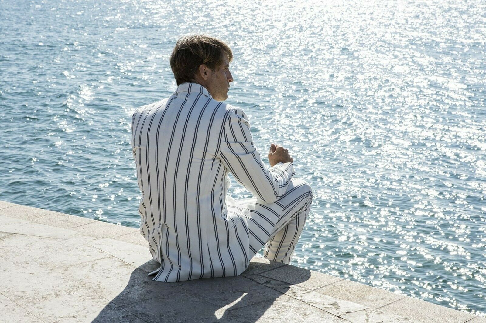 White Striped Men Suits Double Breasted Two Pieces Peaked Lapel Groom Wedding Wear Beach Casual Party Prom Tuxedos
