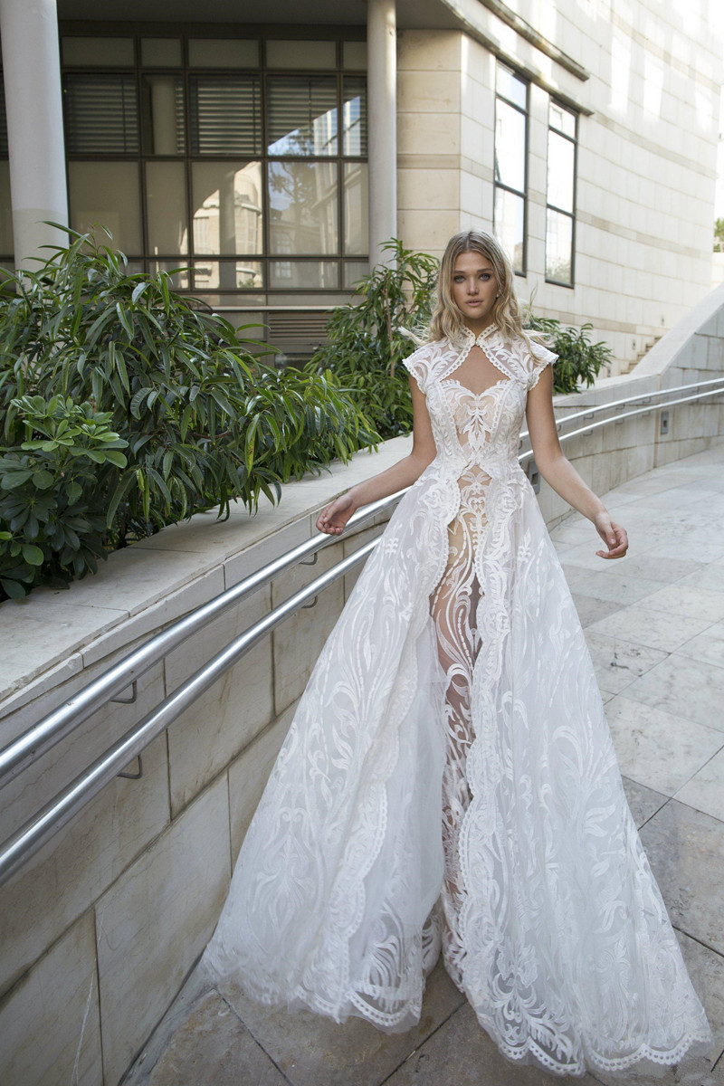 2020 Newest White A Line Wedding Dresses Special Cut Lace Bridal Gowns Sweep Train Plus Size Garden Wedding Dress