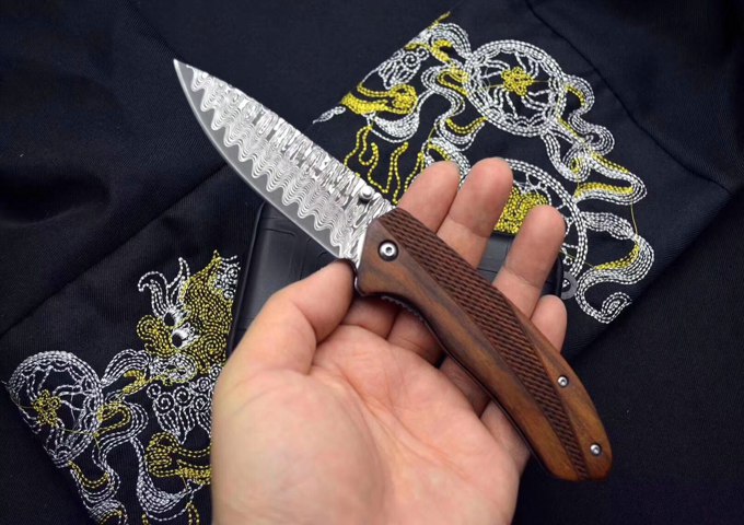 High Quality EDC Pocket Folding Knife 440C Drop Point Blade Rosewood Handle Survival Folding Knives Gift Knives EDC Tools
High Quality EDC Pocket Folding Knife 440C Drop Point Blade Rosewood Handle Survival Folding Knives Gift Knives EDC Tools