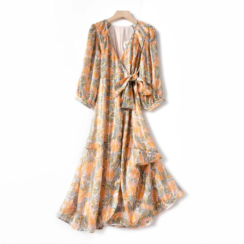 Silk Gold thread print V-neck women dress high waist lace-up One-piece wrap dress Elegant temperament lady midi 2020 new, As pic
Silk Gold thread print V-neck women dress high waist lace-up One-piece wrap dress Elegant temperament lady midi 2020 new, As pic