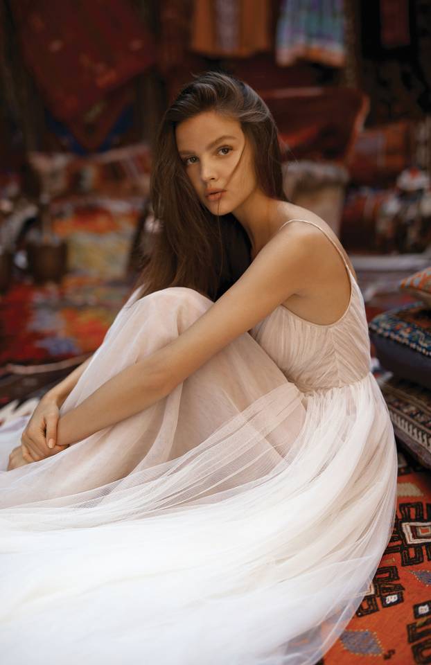 Liz Martinez 2019 Wedding Dresses Spaghetti Backless Boho Bridal Gowns With Feathers Tulle A Line Wedding Dress Beach robe de mariée Cheap