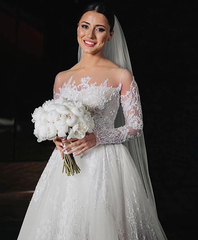 Elegant White Lace Bridal Dresses Sheer Jewel Neck Long Sleeve Wedding Gowns A Line Sweep Train robes de soirée