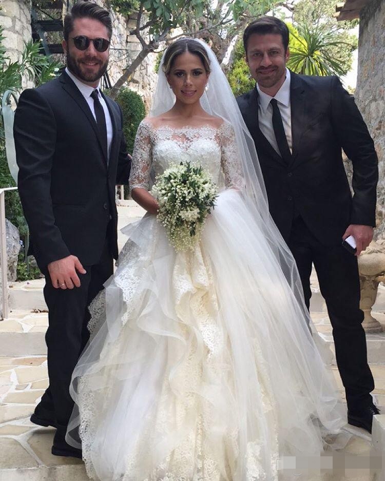 Elegant 1/2 Long Sleeves Wedding Dresses Bateau Neckline Lace Applique Tiered Skirt Ruffles Wedding Bridal Gowns Vestido de novia