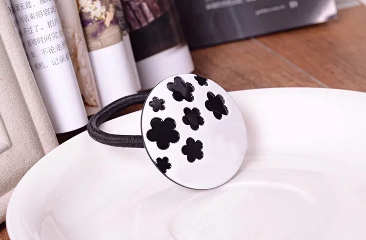 4.5X4.5CM black and white acrylic round rubber bands C hair ring head rope hairpin for ladies favorite headdress Jewelry Accessories party gifts