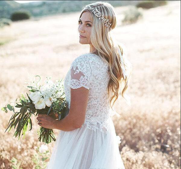 2020 cheap Short Sleeves Lace A Line Wedding Dresses Crew Neck pleated Tulle skirt Ruched Boho Country Wedding Birdal Gowns sweep train