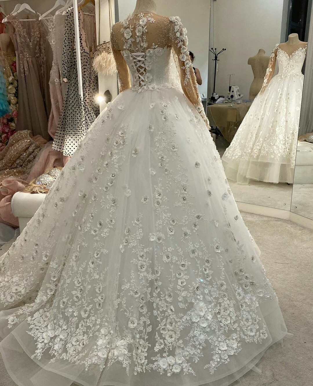 2020 Glamorous Country Wedding Dresses Sheer Jewel Neck Lace 3D Floral Appliqued Beaded Vestidos De Novia Plus Size Bridal Gowns