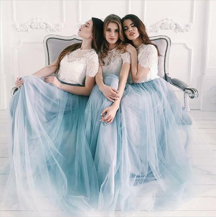 Designer Country Style Two Piece Bridesmaid Dresses With Short Sleeves Lace Floor Length Tulle Skirt Sheer Crew Neck Silver Grey Prom Gowns