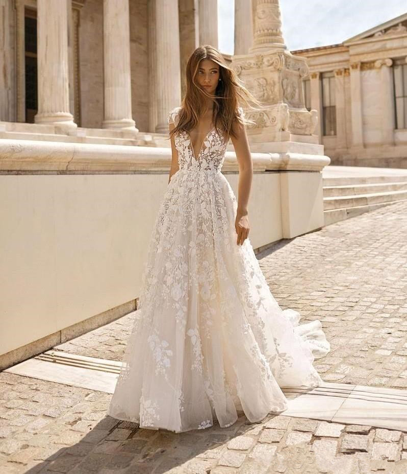 Betra Lace Applique Boho Wedding Dresses 2020 Deep V Neck Backless Short Sleeves Bridal Gowns Sweep Train Bohemia Wedding Gowns