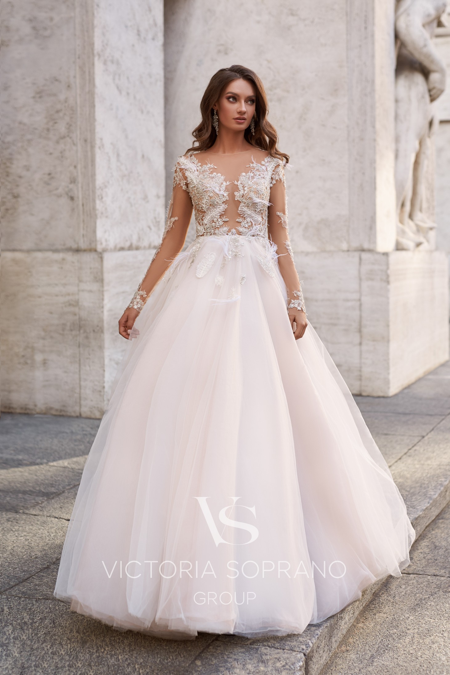 2020 Long Sleeve Wedding Dresses Lace Applique Feather A Line Beach Wedding Dress Sweep Train Bridal Gowns Robes De Mariée