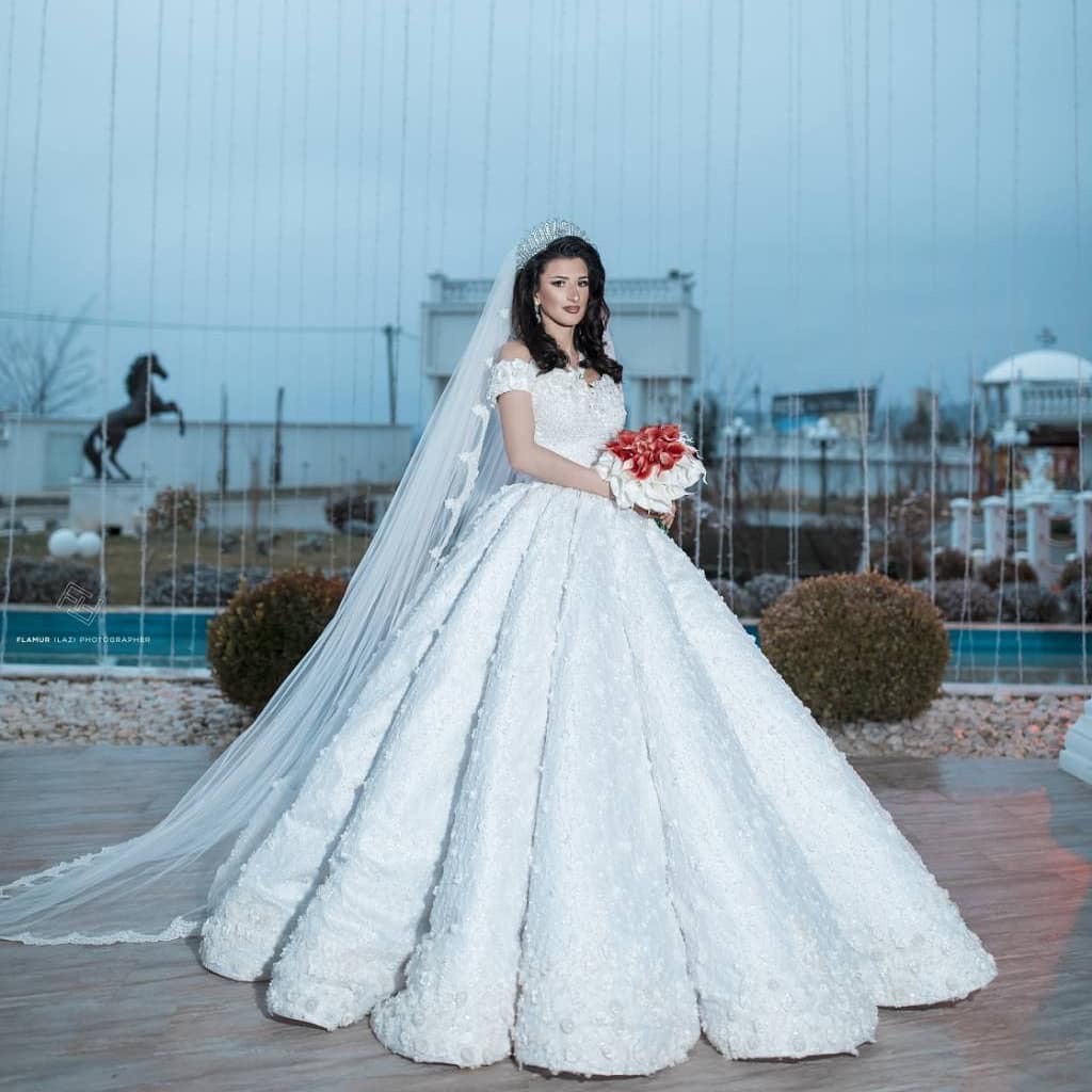 Luxury Ball Gown Wedding Dresses Bridal Gowns Off The Shoulder Lace 3D Floral Appliqued Plus Size Robe De Mariee Custom Made Wedding Gowns