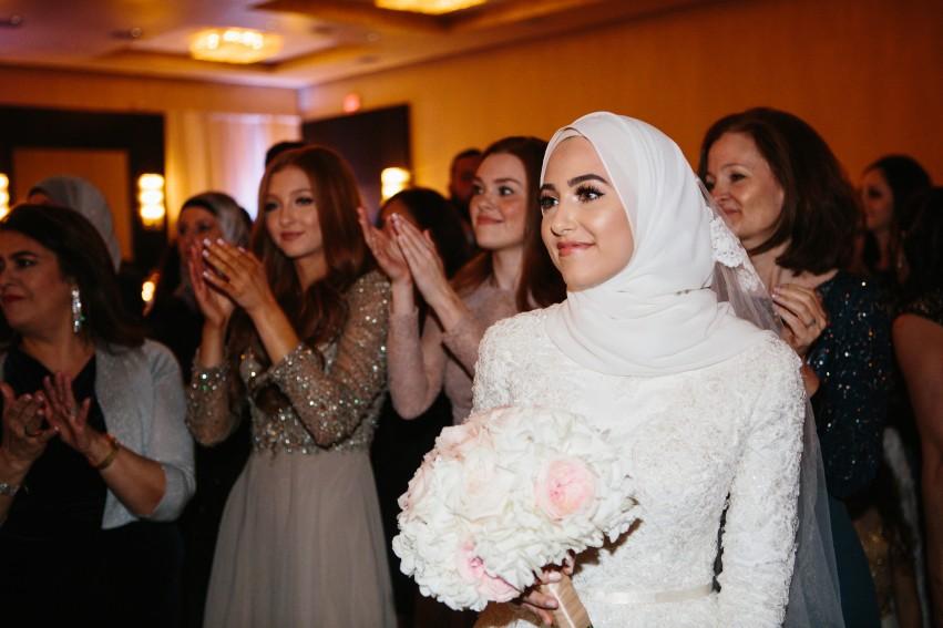 Latest Luxurious Saudi Arabic Muslim Wedding Dresses Lace Long Sleeve Tulle Satin Bridal Wedding Gowns Vestido De Novia Bride Dresses