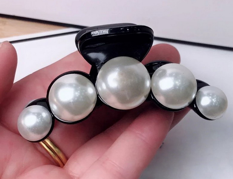7x2.5CM Fashion pearl claw clips one word clip girl hairpin for ladies favorite barrettes Items Jewelry headdress vip gift
7x2.5CM Fashion pearl claw clips one word clip girl hairpin for ladies favorite barrettes Items Jewelry headdress vip gift