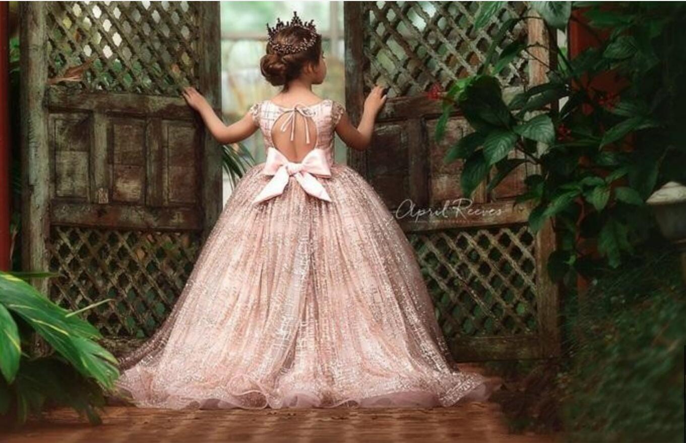 New Ball Gown Rose Gold Sequined Lace Girls Pageant Dresses V Neck Lace Appliques Sequins Short Sleeves Kids Flower Girls Birthday Gowns