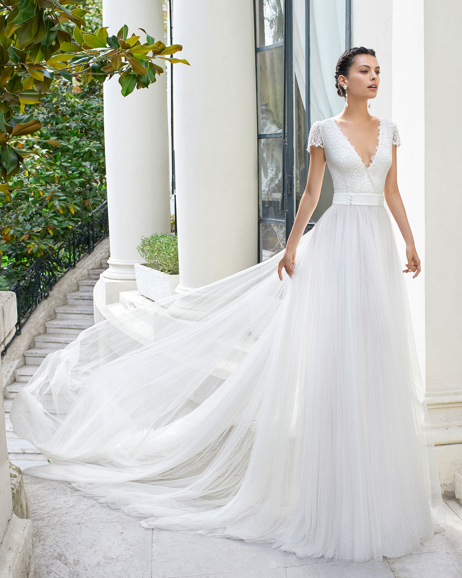 2019 Gali Karten Beach Wedding Dresses A Line Lace Appliqued V Neck Short Sleeve Tulle Bohemian Wedding Dress Boho Backless Bridal Gowns