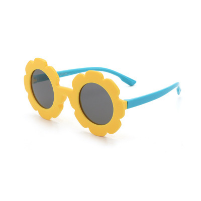 Childrens Designer Sunglasses Child Brand Fashion Sunglasses Boy Girl Personalized Full Frame Glasses Beach and Sports 2020 New Novel Style
Childrens Designer Sunglasses Child Brand Fashion Sunglasses Boy Girl Personalized Full Frame Glasses Beach and Sports 2020 New Novel Style