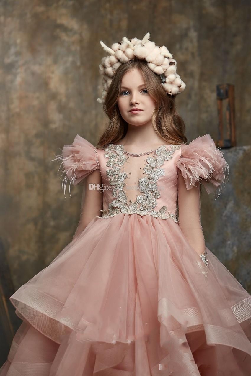 Lovely Wer Girls Dresses Jewel Neck Blush Pink Black Cap Sleeves Lace Appliques Feather Organza Ruffles Kids Birthday Girl Pageant Gowns 403 6660311