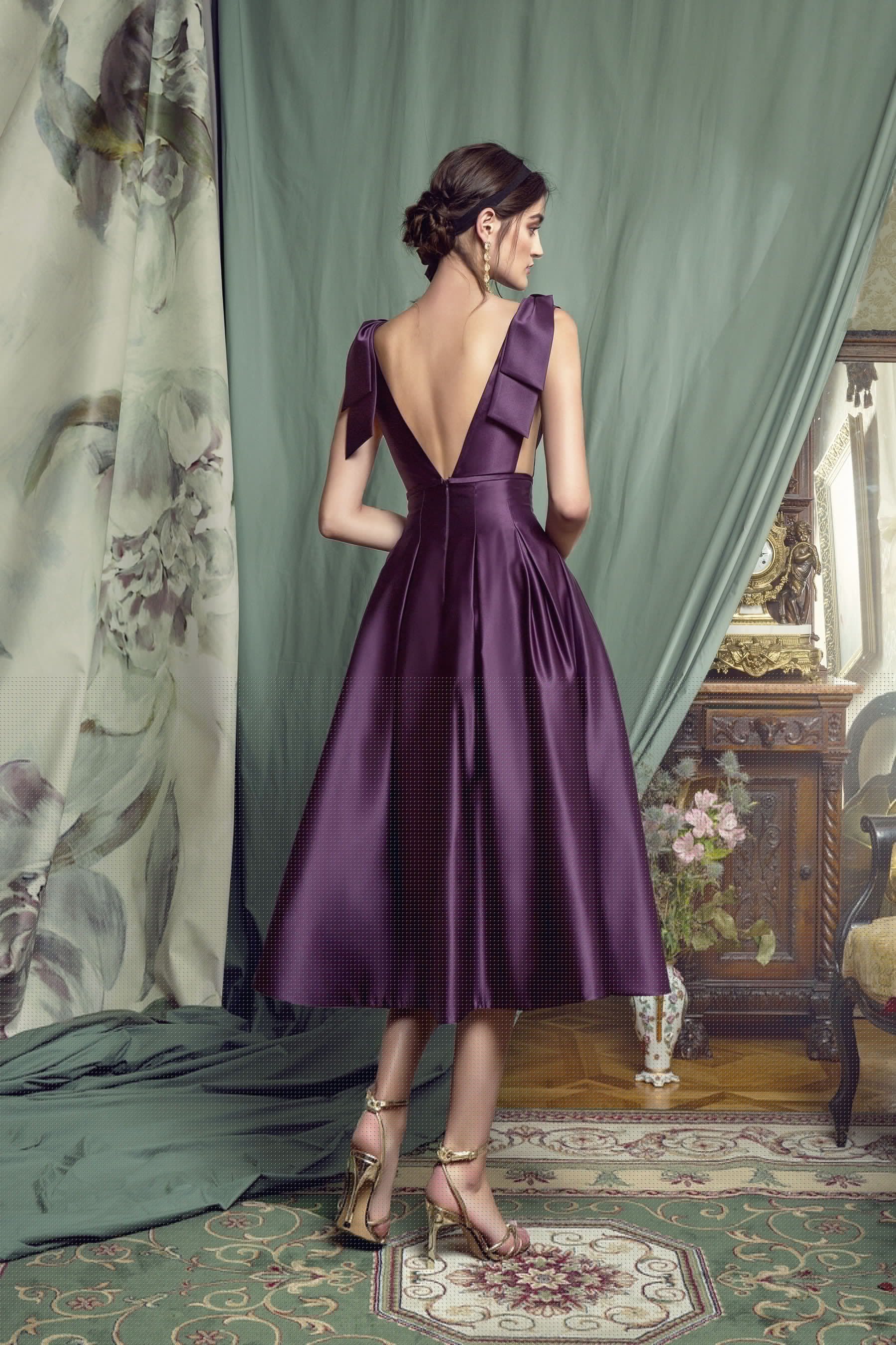 Purple Mother Of The Bride Dresses Sheer V Neck Sleeveless Satin Formal Evening Prom Dress Tea Length Wedding Guest Gowns Cheap