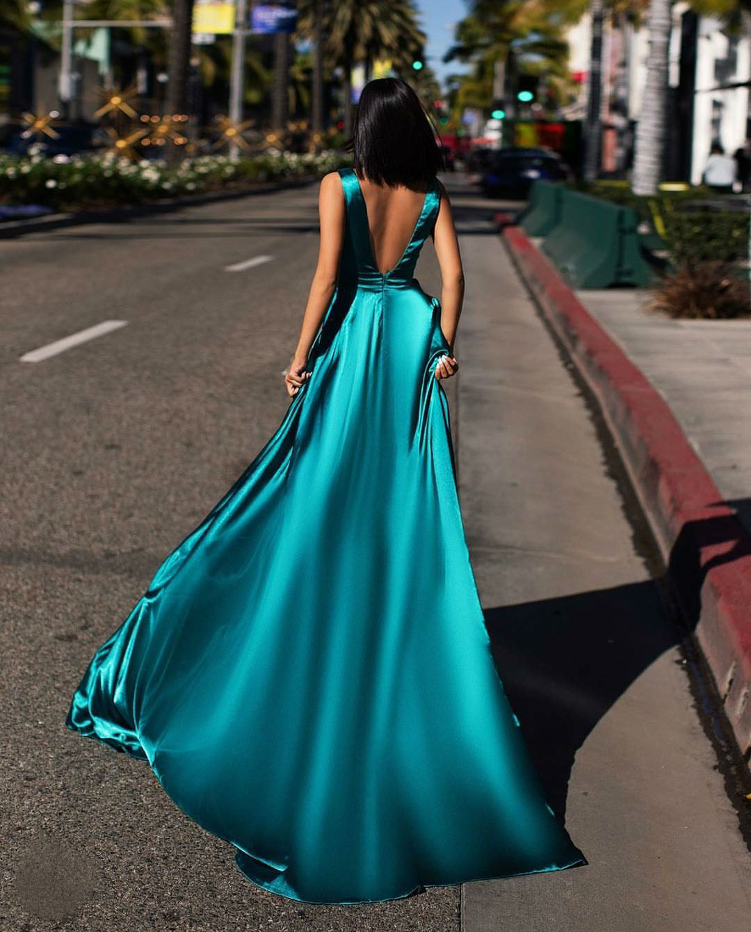 2019 Sexy Designer Prom Dresses Deep V Neck Thigh High Slits Evening Gowns Backless Sweep Train robes de soirée