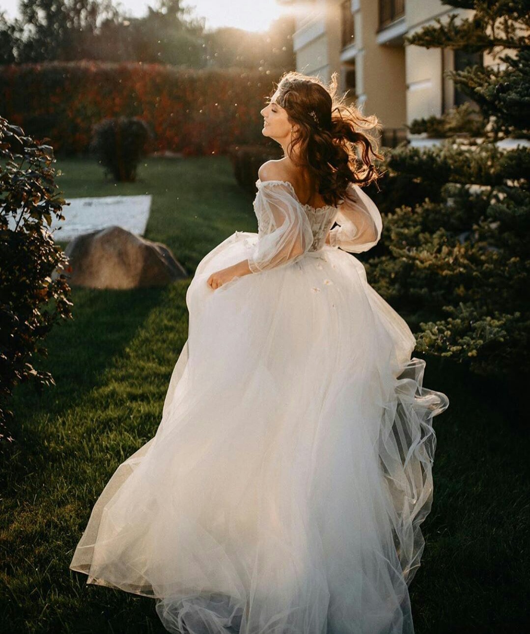 A Line Wedding Dresses Sheer Strap Lace Applique Wedding Dress Sweep Length Off-Shoulder Bridal Dress Custom Made Robes De Mariée