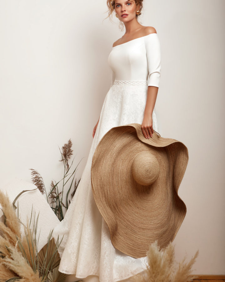 2020 Satin Wedding Dresses Off Shoulder Half Long Sleeve Lace Appliqued Bridal Gowns Sweep Train Backless A Line Wedding Gowns