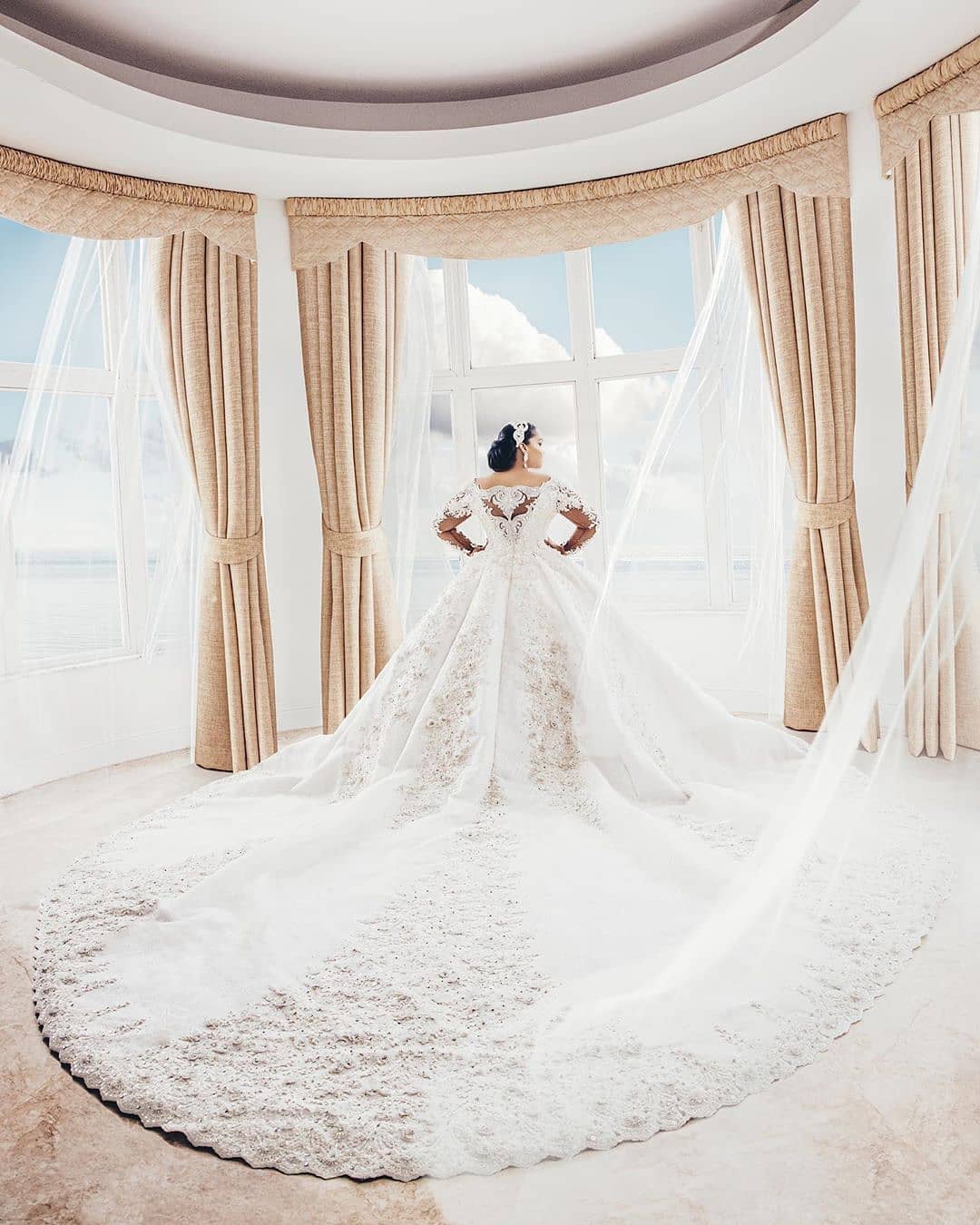 2020 Arabic Aso Ebi Luxurious Lace Crystals Wedding Dresses Sheer Neck Bridal Dresses Long Sleeves Vintage Wedding Gowns ZJ304
