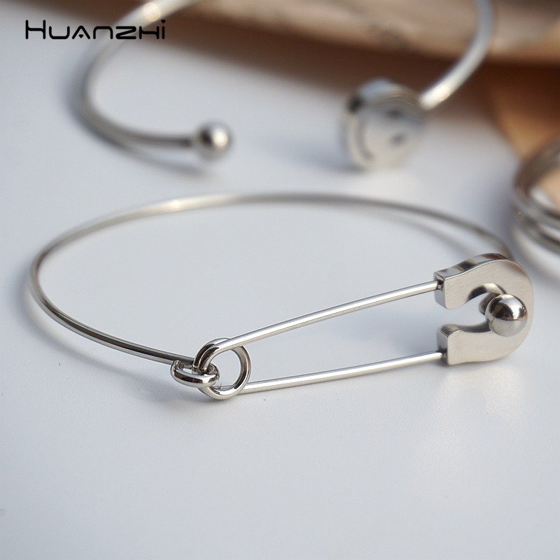 HUANZHI 2020 Paper clip Minimalist Geometric Alloy Office Elegant Design Bangle Bracelet For Women Girls Wedding Party Jewelry
HUANZHI 2020 Paper clip Minimalist Geometric Alloy Office Elegant Design Bangle Bracelet For Women Girls Wedding Party Jewelry
